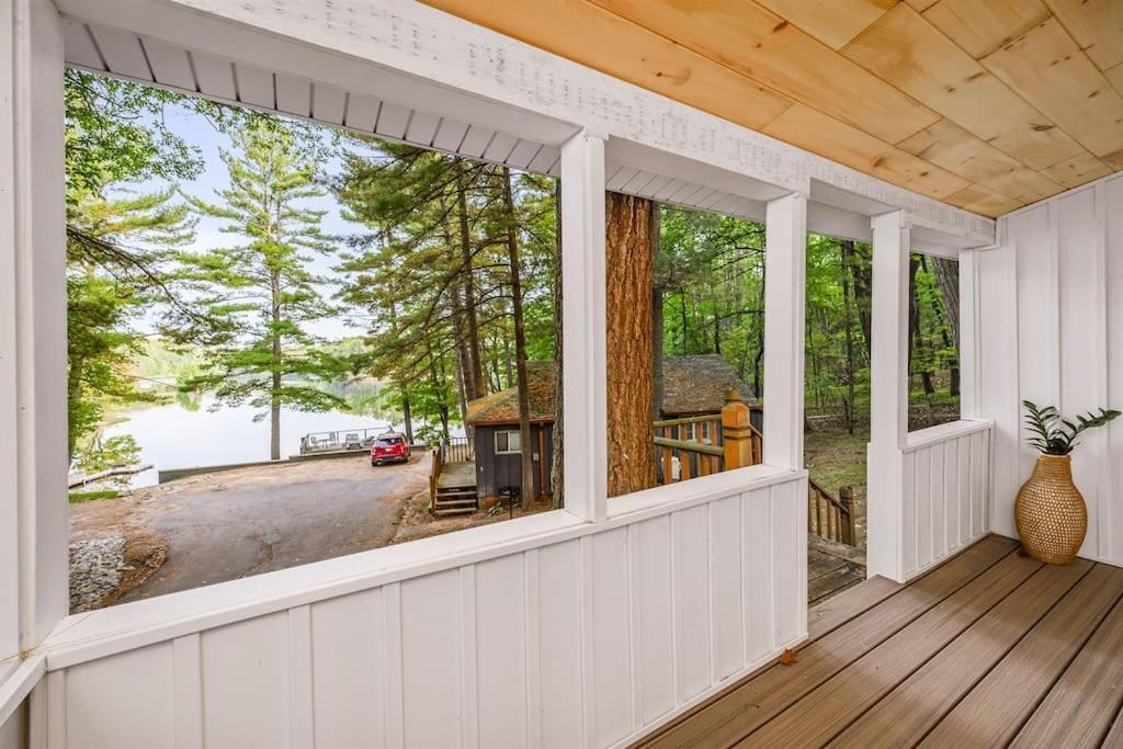 Arbutus Lake 3 Bedroom Cottage Traverse City Esterno foto