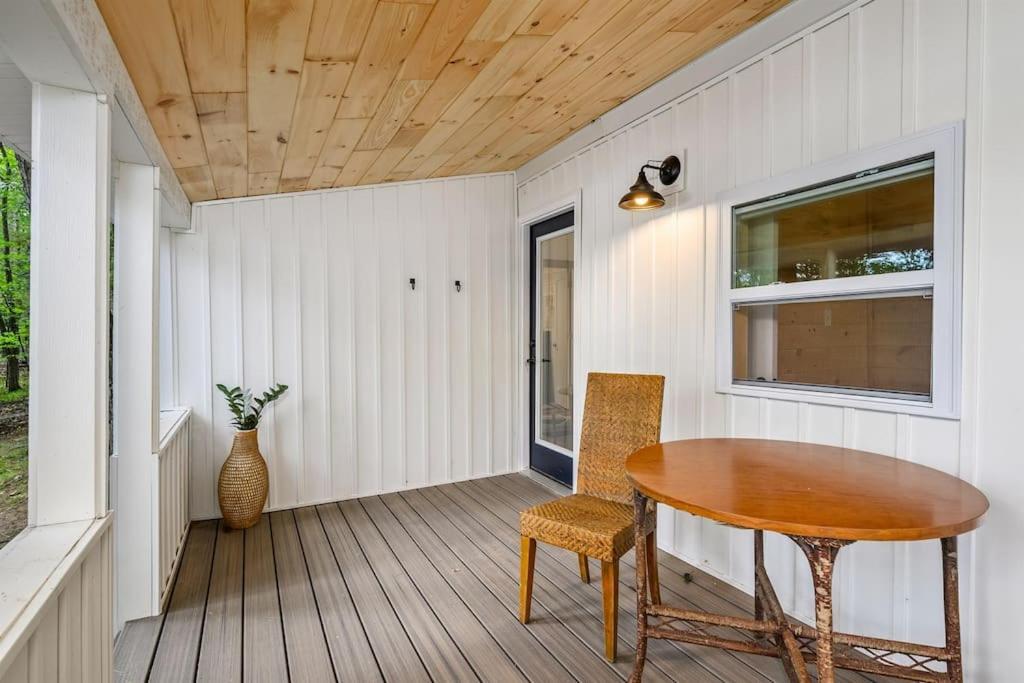 Arbutus Lake 3 Bedroom Cottage Traverse City Esterno foto