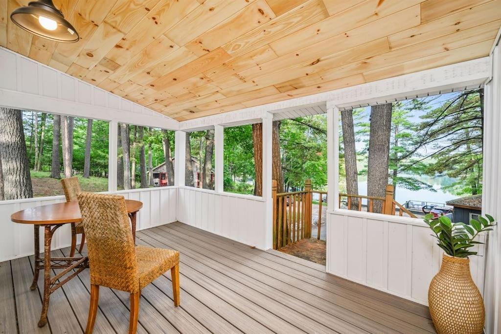 Arbutus Lake 3 Bedroom Cottage Traverse City Esterno foto